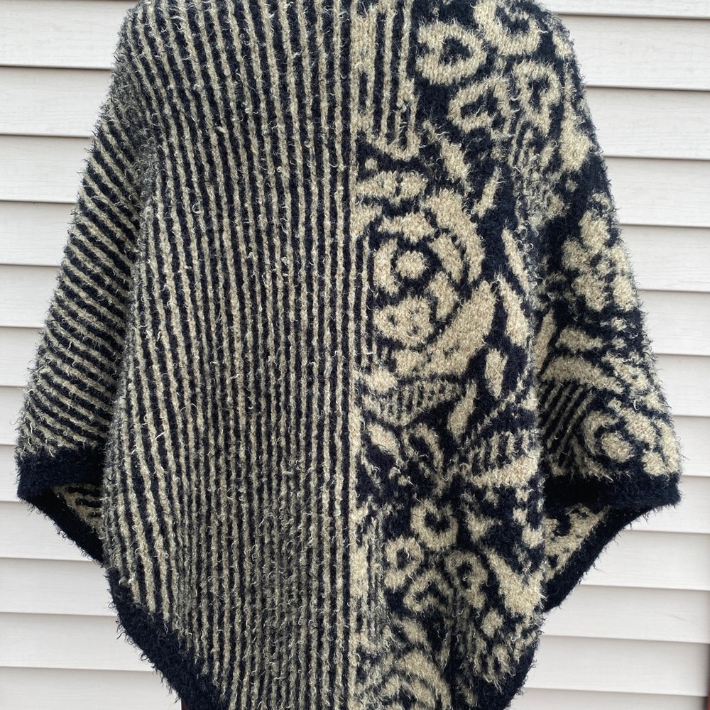 New Hand double knitted shawl. Two-sided, two-color shawl. Reversible Handmade